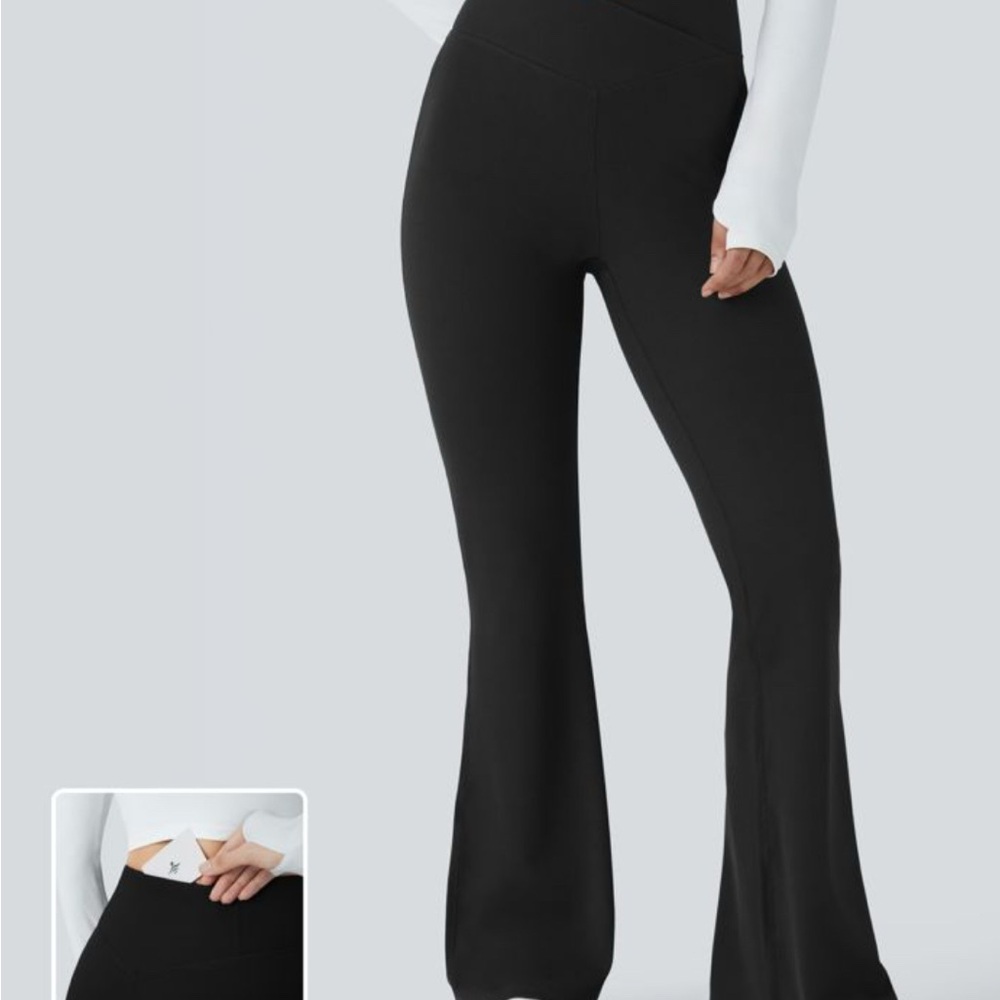 HALARA Black Flared Yoga Pants - Size Small